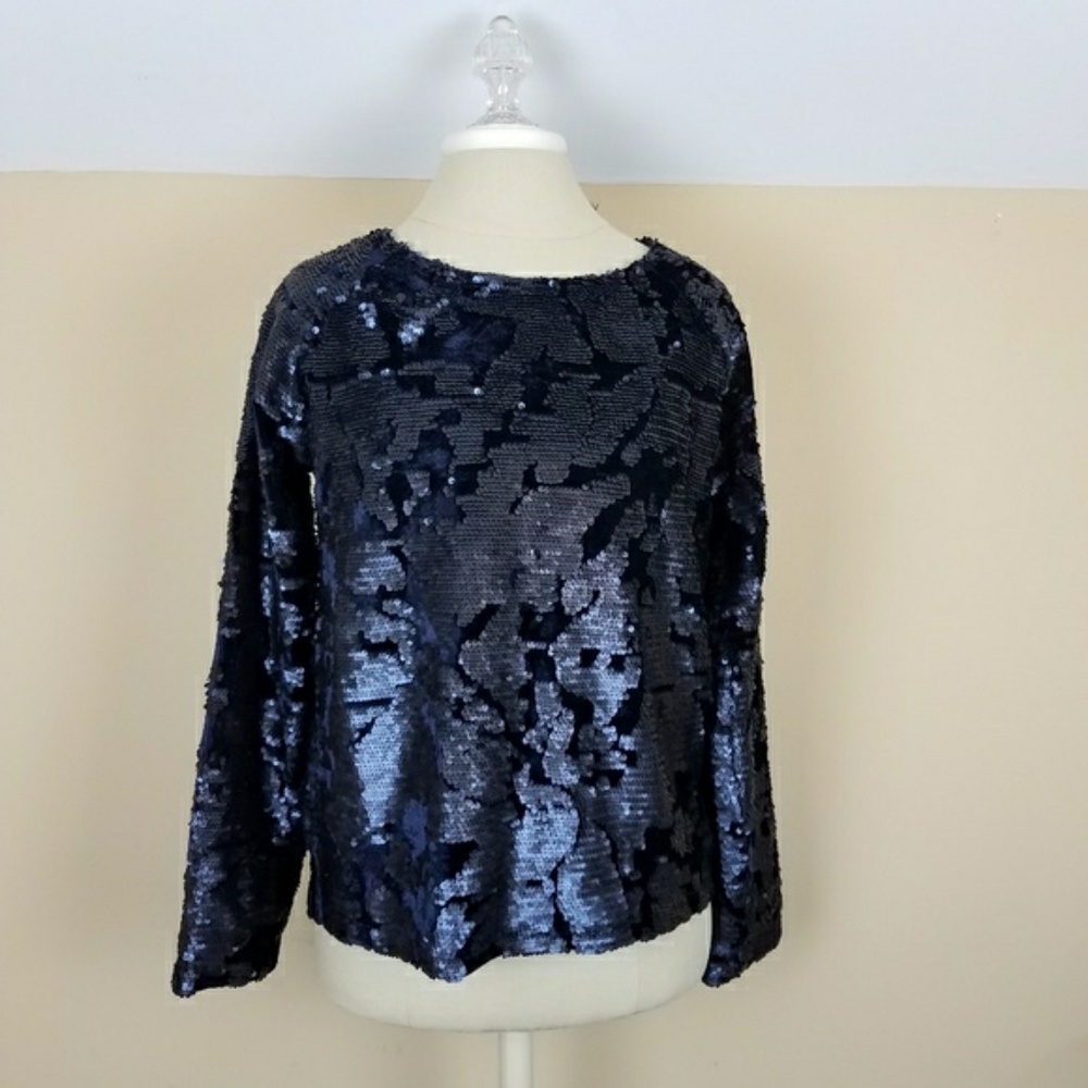 (Revolve) J.O.A. Sequin Velvet Top in Navy - Picture 2 of 7